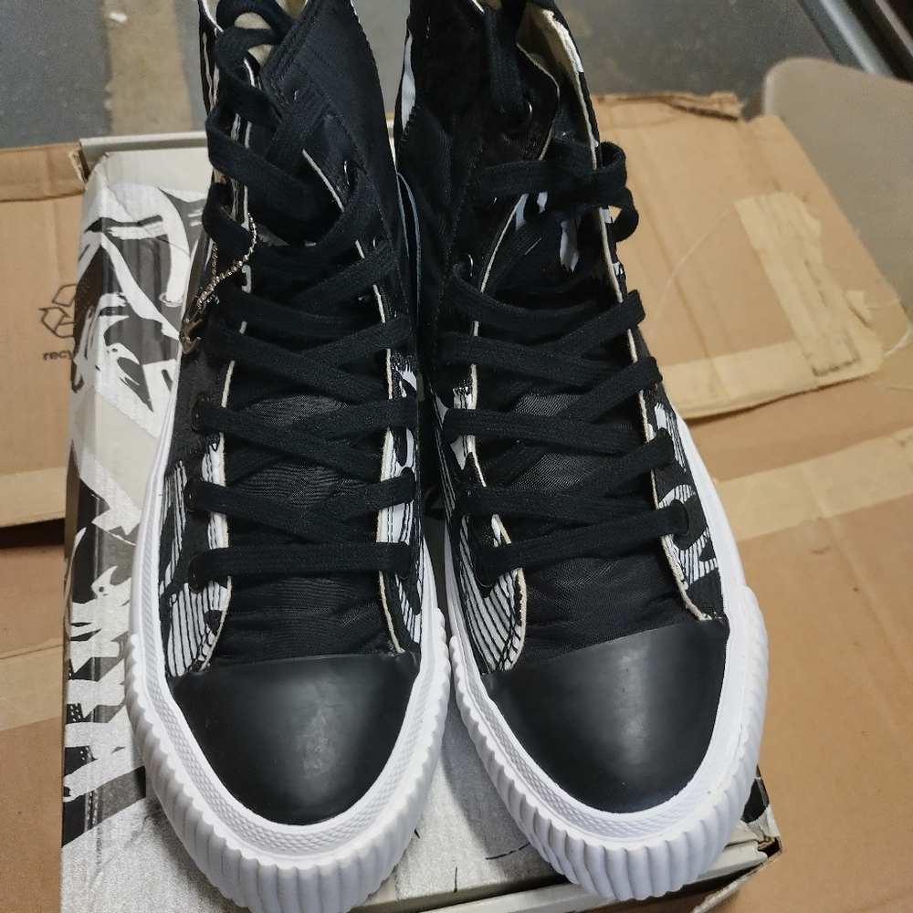 Mcq Women's Fashion Sneakers Size 39 Color Black And White.